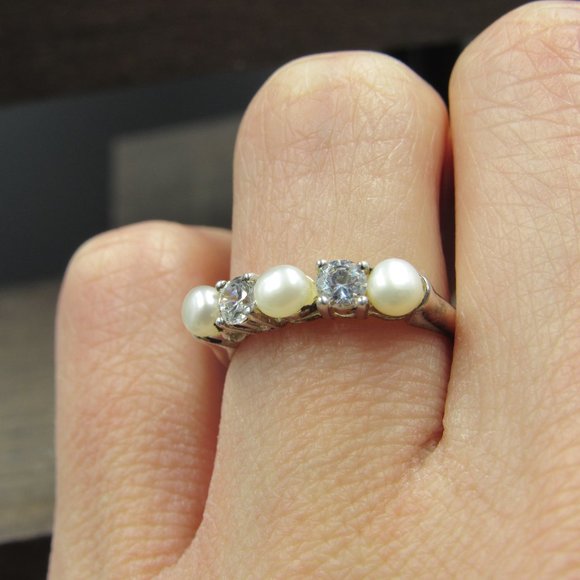 Size 7 Sterling Silver White Pearl & Clear CZ Gem Band Ring Vintage - Picture 3 of 7